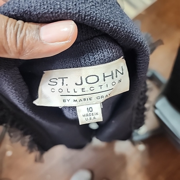St. John Collection Knit Braided And Ruffled Zip Front Jacket.  Size 10 - Picture 6 of 12